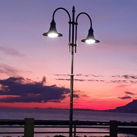 Azzurra Casa Vacanza ヴェンティミーリア エクステリア 写真