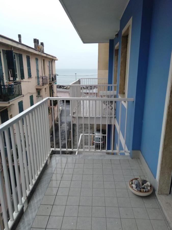 Azzurra Casa Vacanza ヴェンティミーリア エクステリア 写真